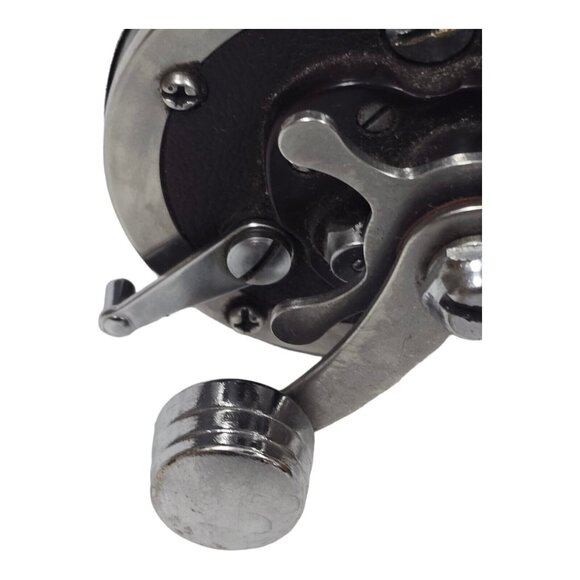 Vintage Bait Casting Reel Made in Japan Collectible Fishing Gear - Picture 8 of 13